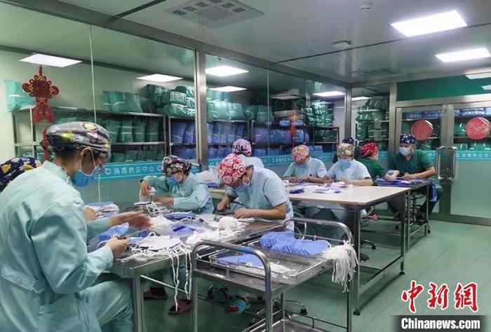  内蒙古组建“缝纫机医队”自制“N95”口罩助力疫情防控